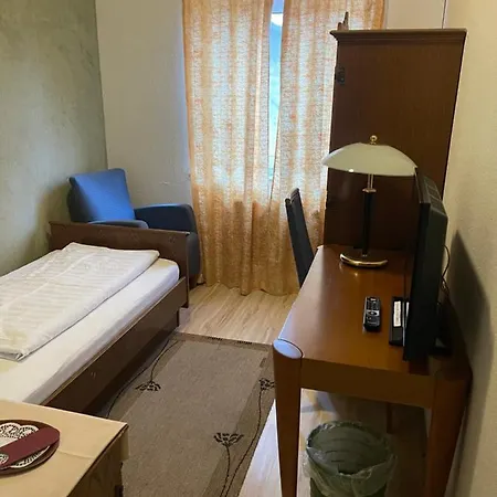 Zum Klueverbaum Готель 2*