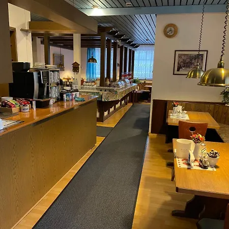 祖姆克吕维尔鲍姆酒店 2*