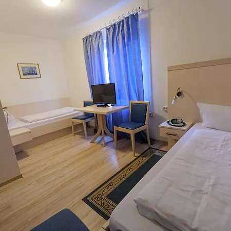 Hotel Zum Klueverbaum 2*