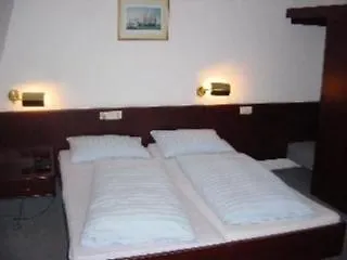 Zum Klueverbaum Hotel 2*