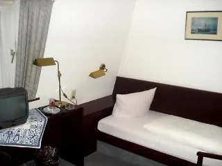 祖姆克吕维尔鲍姆酒店 酒店 2*