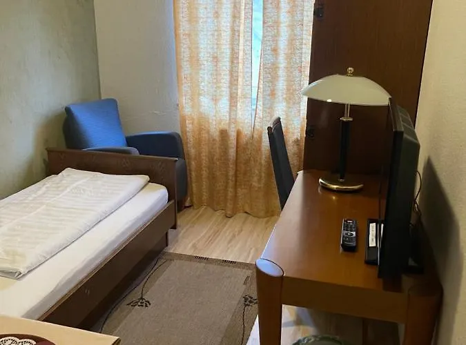 Zum Klueverbaum Hotel 2*