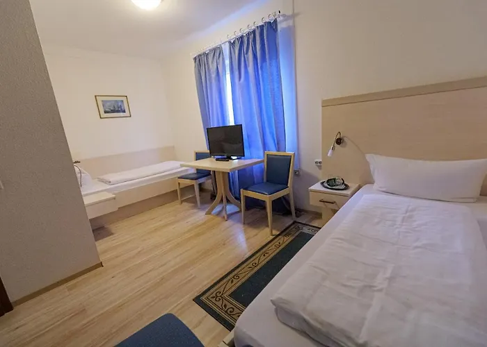 Hotel Zum Klüverbaum 2*